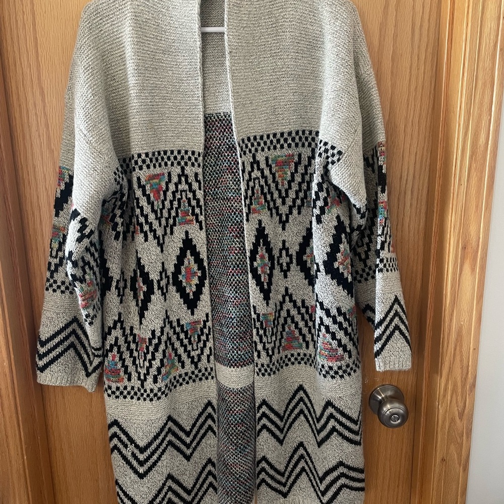 Geometric Patterned Gray Sweater